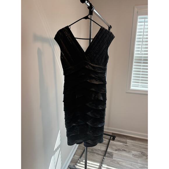 Adrianna Papell Black Pleated V-Neck Ruffled Tiered Cocktail Sheath Dress Size 8 - Picture 1 of 6